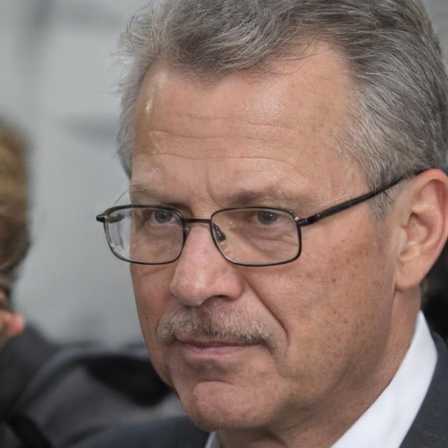 Lennart Vögele, Berater für digitale Sicherheitsstrategien im Finanzsektor